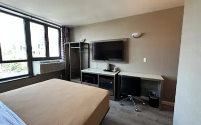 Photo 5 - Regal Inn & Suites New York LaGuardia Hotel