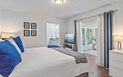 Photo 3 - Siesta Key Sanctuary 3 Bedroom Home by RedAwning