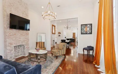 Photo 3 - Big Easy Suite on Josephine Street w Pool