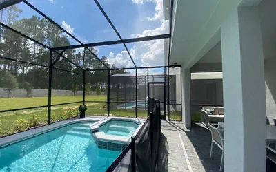 Photo 2 - Gorgeous 6Bd w Pool Windsor Island 4450
