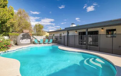 Photo 2 - White Agate by Avantstay Pool + Spa + Putting Green Playground + Outdoor Dining Minutes to Kierland