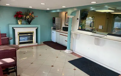 Photo 3 - Express Inn -Rahway