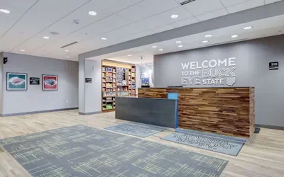 Photo 4 - Hampton Inn & Suites Cincinnati Midtown Rookwood
