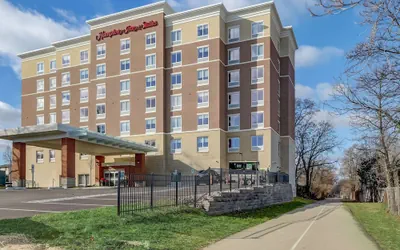 Photo 2 - Hampton Inn & Suites Cincinnati Midtown Rookwood