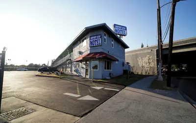 Photo 2 - Airport Stay Motel