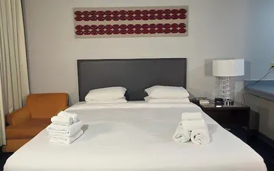 Photo 5 - Illini Inn & Suites Hotel - Rantoul/Gifford/Champaign/Urbana