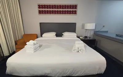 Photo 4 - Illini Inn & Suites Hotel - Rantoul/Gifford/Champaign/Urbana