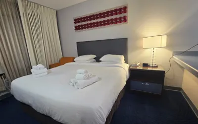 Photo 3 - Illini Inn & Suites Hotel - Rantoul/Gifford/Champaign/Urbana