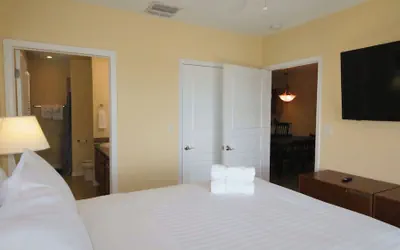 Photo 3 - John's Pass Hotel