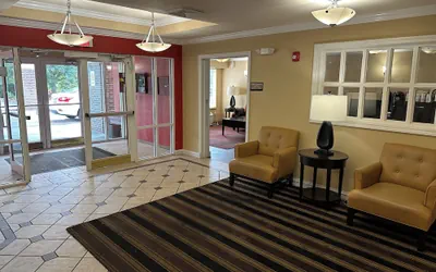 Photo 3 - HomeTowne Studios by Red Roof Southfield