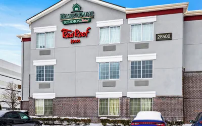 HomeTowne Studios by Red Roof Southfield