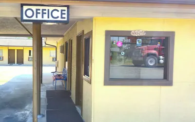 Photo 4 - Relax Inn By OYO Sulphur Hwy 90