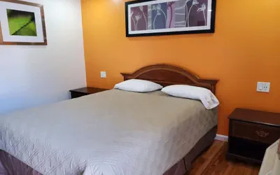 Photo 2 - Premier Inn & Suites