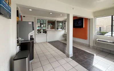 Photo 3 - Studio 6 Suites – Bellflower, Ca - Los Angeles