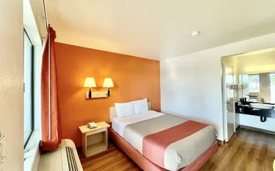 Photo 5 - Studio 6 Suites – Bellflower, Ca - Los Angeles