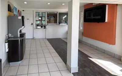 Photo 4 - Studio 6 Suites – Bellflower, Ca - Los Angeles