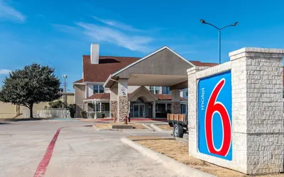 Photo 2 - Motel 6 North Richland Hills, TX – Rufe Snow