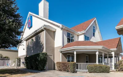 Motel 6 North Richland Hills, TX – Rufe Snow