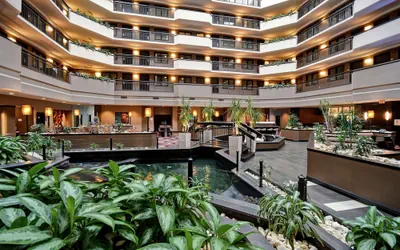 Photo 4 - Embassy Suites by Hilton Dulles Airport