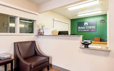 Photo 4 - HomeTowne Studios by Red Roof Tacoma - Puyallup
