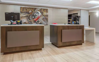 Photo 4 - Days Inn & Suites by Wyndham Denver International Airport