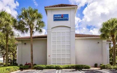 Photo 2 - Studio 6 Extended Stay - Coral Springs, FL - Fort  Lauderdale