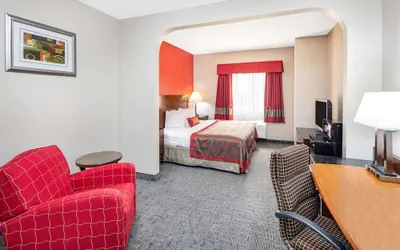 Photo 3 - Ramada by Wyndham Alpharetta/Atlanta North