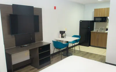 Photo 3 - Studio 6 Extended Stay - West Palm Beach, FL