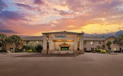 Photo 2 - Comfort Suites Milledgeville