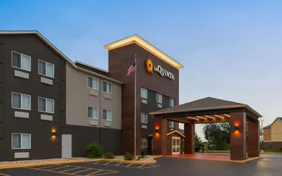 Photo 2 - La Quinta Inn & Suites by Wyndham Peru Starved Rock St Park