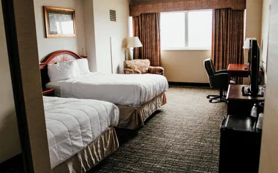 Photo 2 - Hotel Topeka at City Center