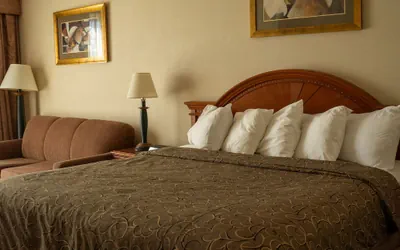 Photo 5 - Hotel Topeka at City Center
