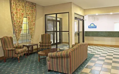 Photo 3 - Days Inn by Wyndham Hammond