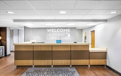 Photo 4 - Hampton Inn Grand Rapids-North