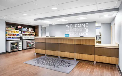 Photo 5 - Hampton Inn Grand Rapids-North