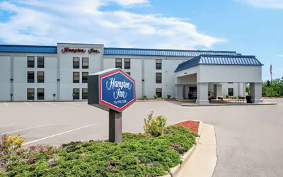Photo 2 - Hampton Inn Grand Rapids-North