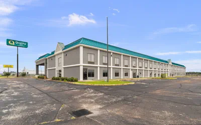 Photo 2 - Quality Inn Clarksdale
