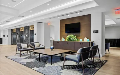Photo 2 - DoubleTree by Hilton New York JFK Airport