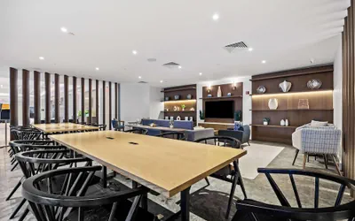 Photo 4 - DoubleTree by Hilton New York JFK Airport