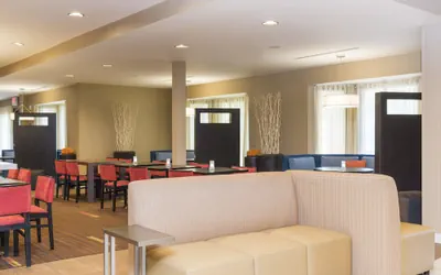 Photo 3 - Courtyard by Marriott Livermore