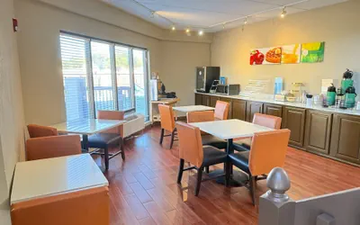 Photo 2 - Quality Inn & Suites Thomasville-High Point