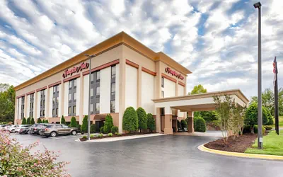 Photo 2 - Hampton Inn Morganton
