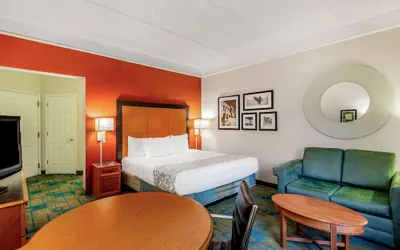 Photo 5 - La Quinta Inn & Suites by Wyndham Fremont / Silicon Valley