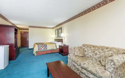 Photo 3 - Super 8 by Wyndham Piedmont Greenville Area