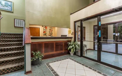 Photo 2 - Super 8 by Wyndham Piedmont Greenville Area