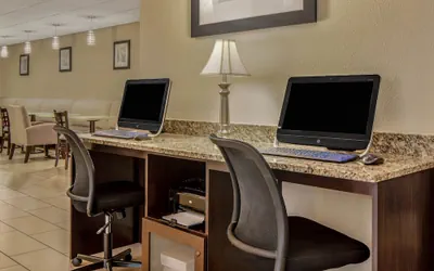 Photo 3 - La Quinta Inn & Suites by Wyndham Bonita Springs Naples N.