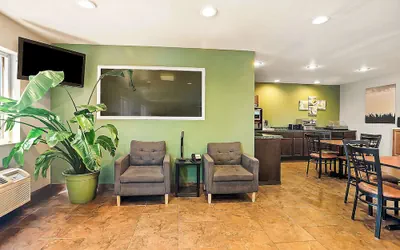 Photo 3 - SureStay Plus Hotel by Best Western Bettendorf