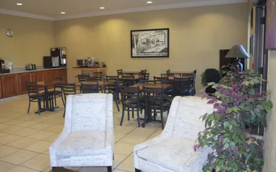 Photo 5 - Super 8 by Wyndham Roseburg