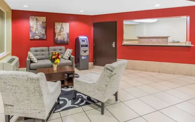 Photo 3 - Super 8 by Wyndham Roseburg