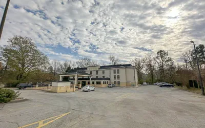 Photo 2 - OYO Hotel Rome West GA